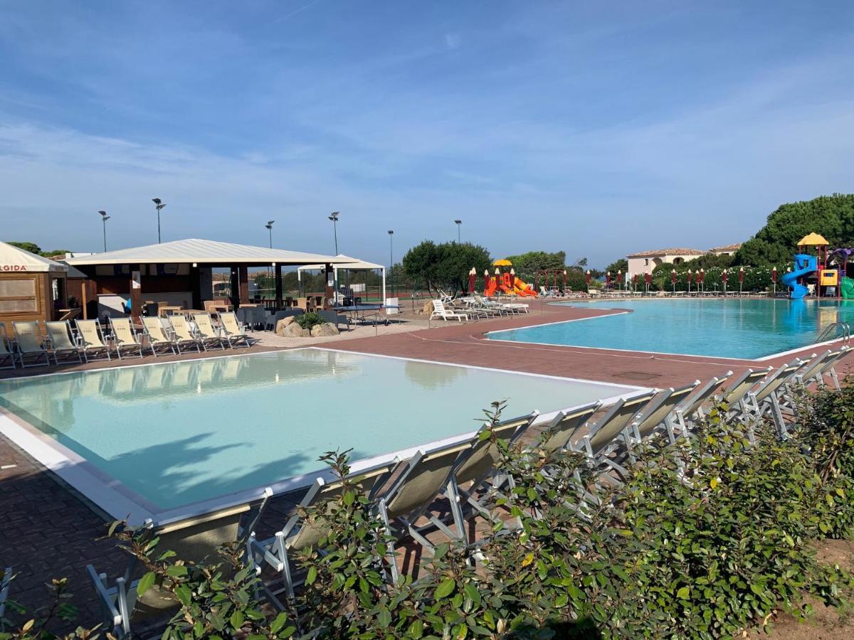 Club Esse Gallura อาเญ็นตู ภายนอก รูปภาพ