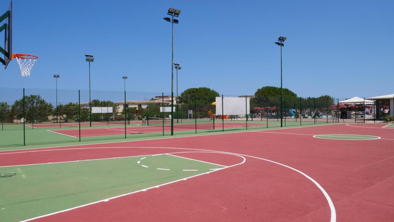 Club Esse Gallura อาเญ็นตู ภายนอก รูปภาพ