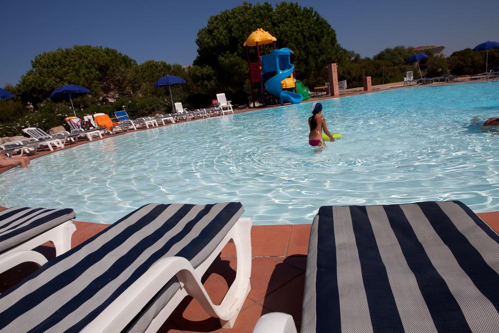 Club Esse Gallura อาเญ็นตู ภายนอก รูปภาพ